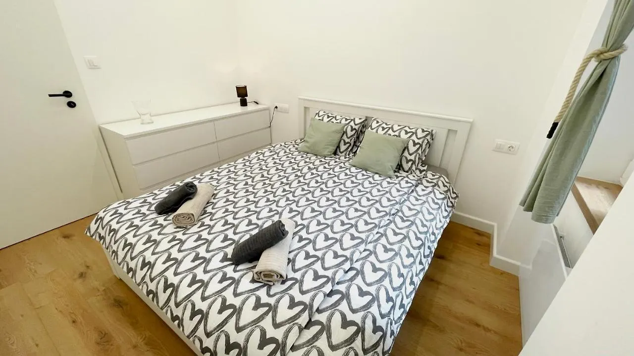 Sipsix Apartment - 2 Bedroom Flat In The Heart Of Budapest 0*,